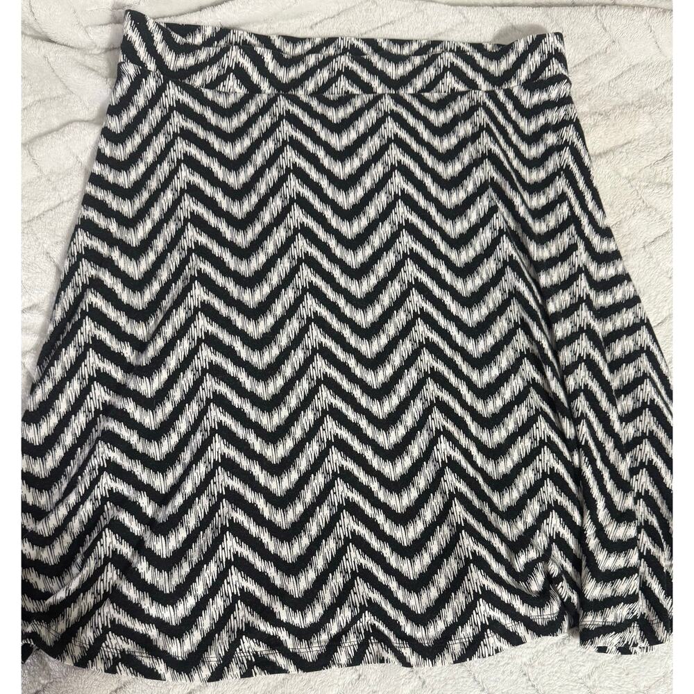 New York & Company‎ Chevron Skirt L Black White Stretch A-Line Soft Mod Retro